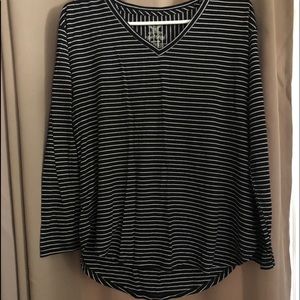 Women’s Quarter Sleeve Hi-Low Top